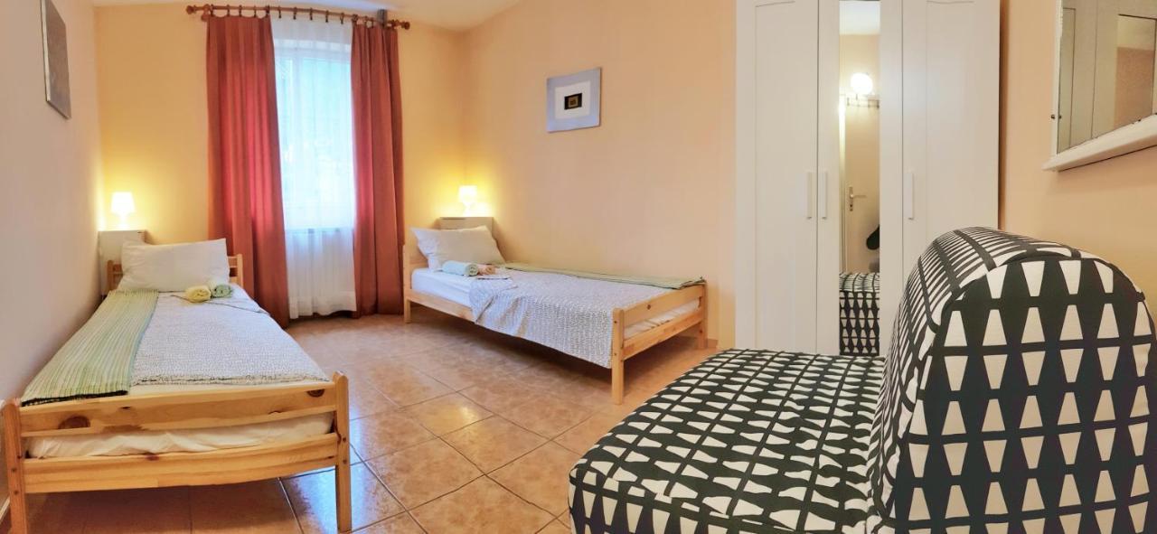Apartments Lori Пореч Екстериор снимка