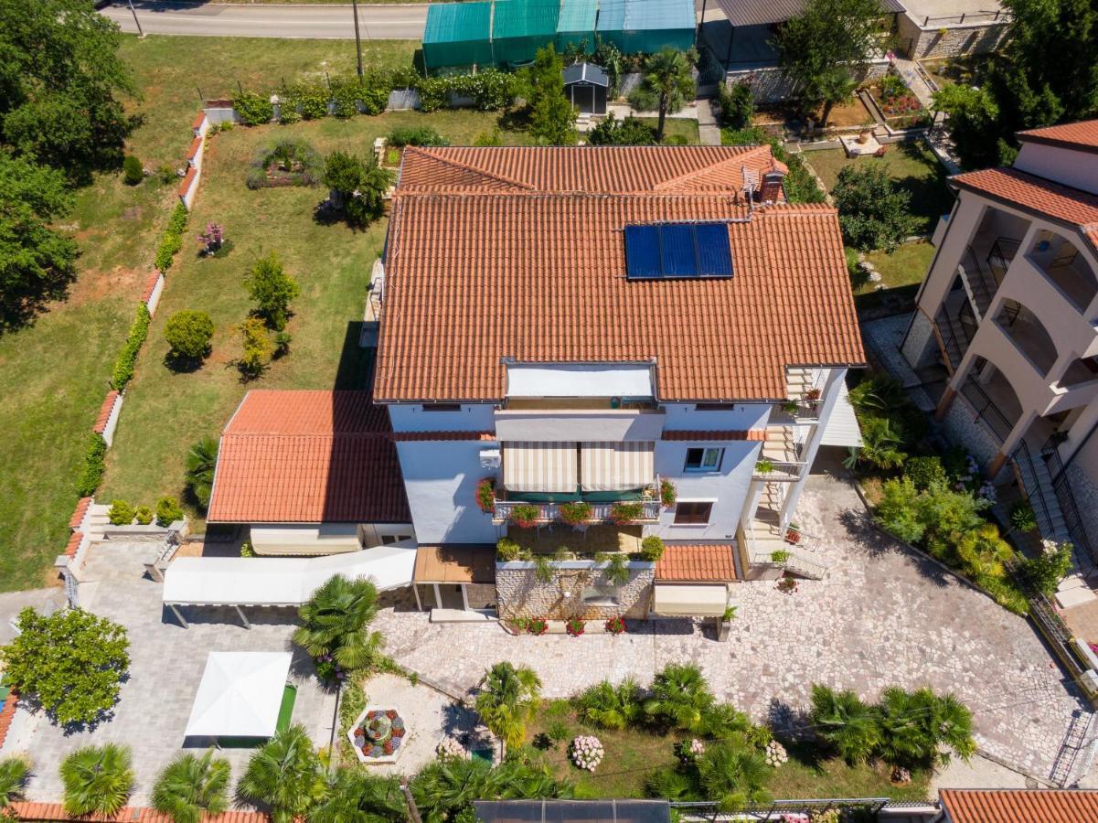Apartments Lori Пореч Екстериор снимка