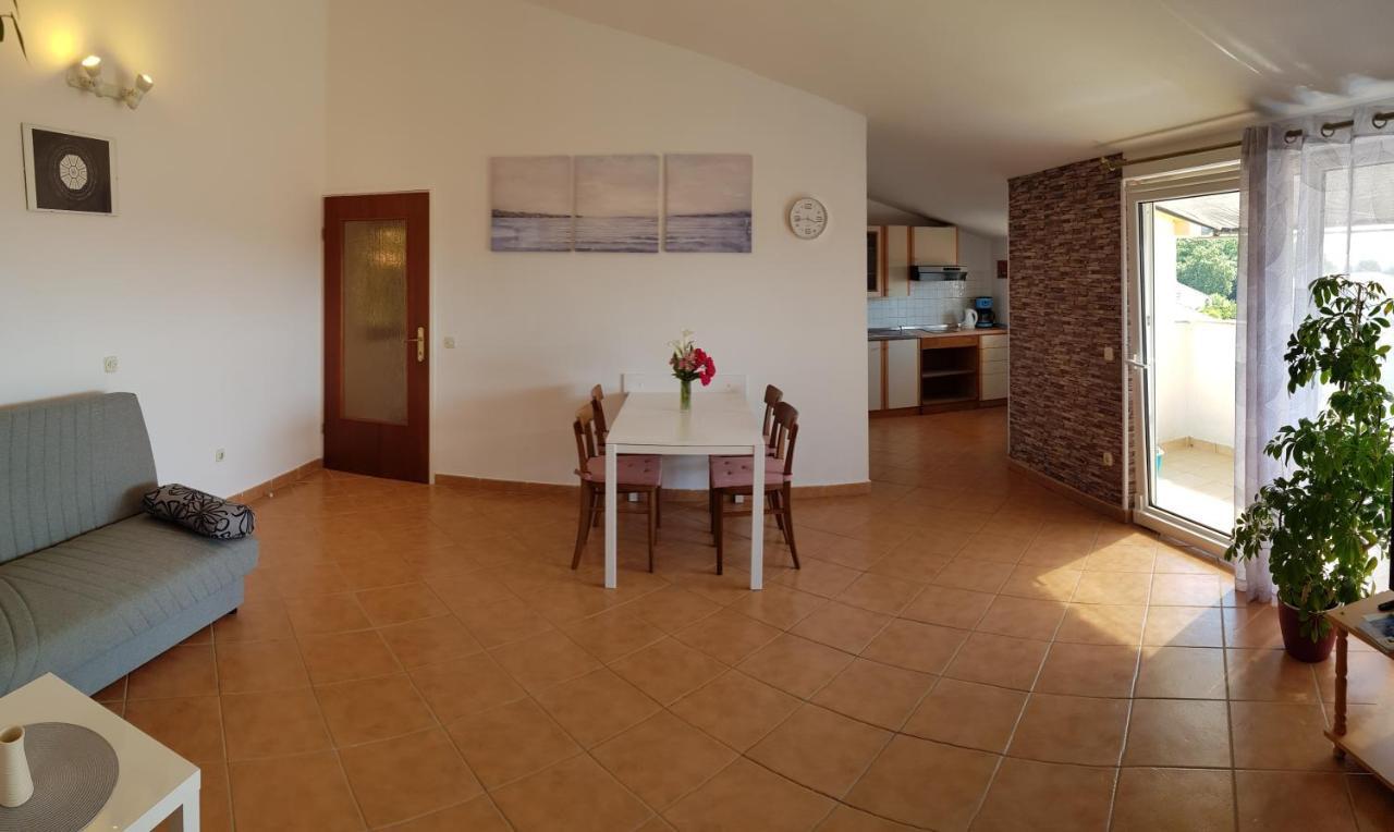 Apartments Lori Пореч Екстериор снимка
