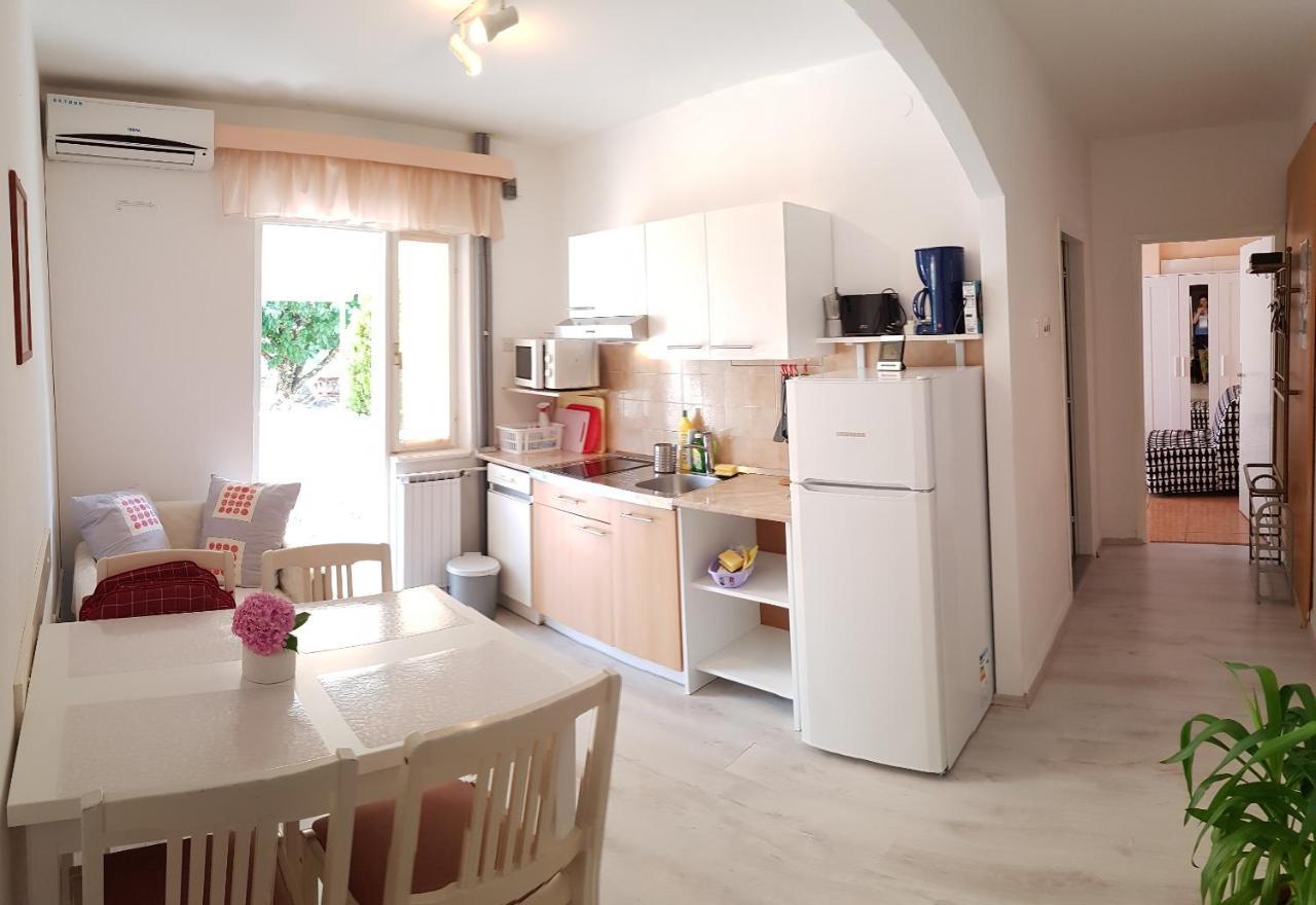 Apartments Lori Пореч Екстериор снимка