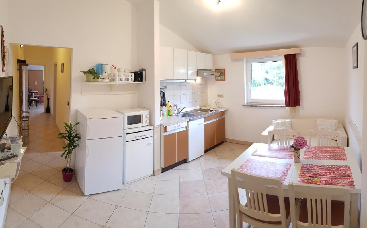 Apartments Lori Пореч Екстериор снимка