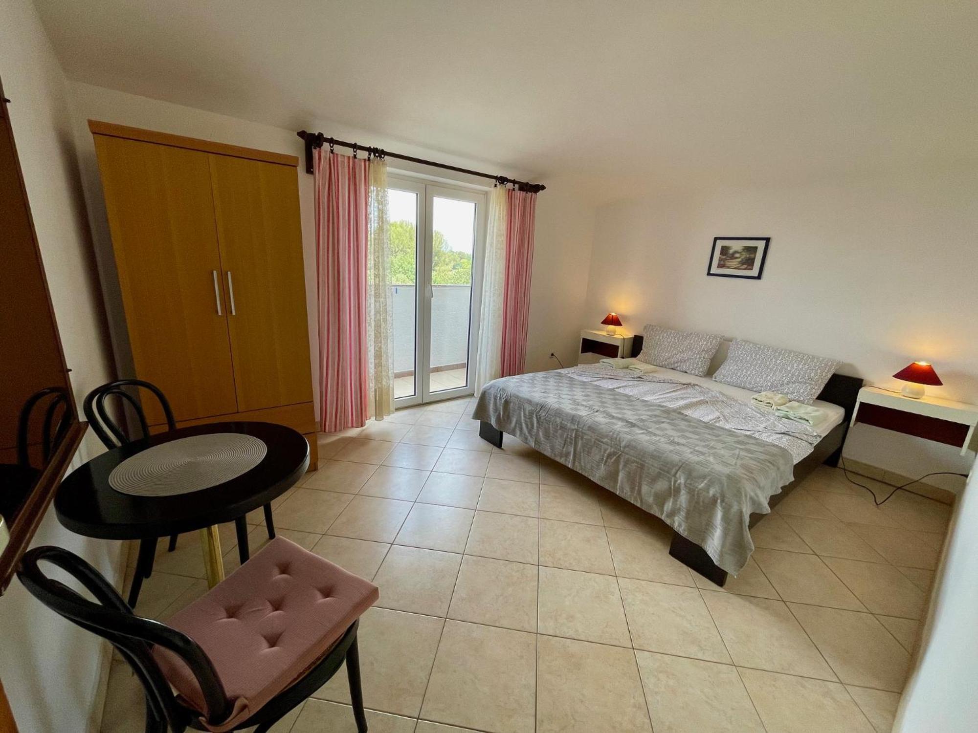 Apartments Lori Пореч Екстериор снимка
