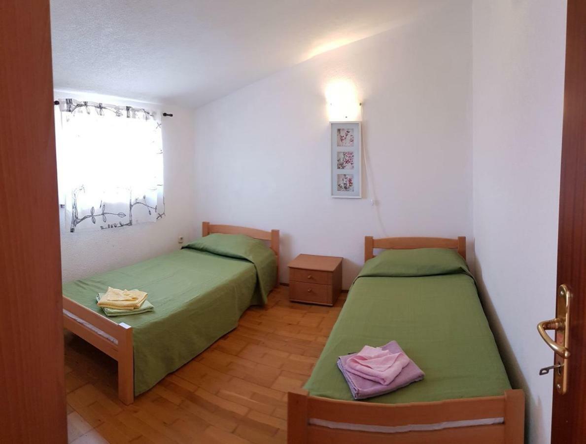 Apartments Lori Пореч Екстериор снимка