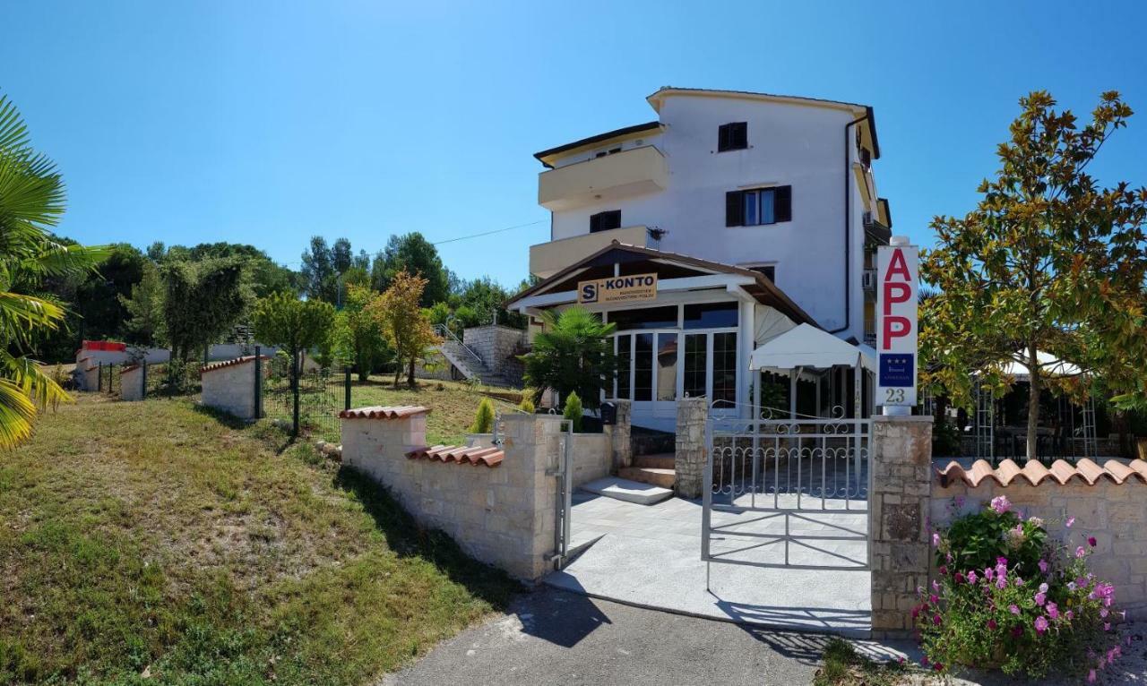 Apartments Lori Пореч Екстериор снимка