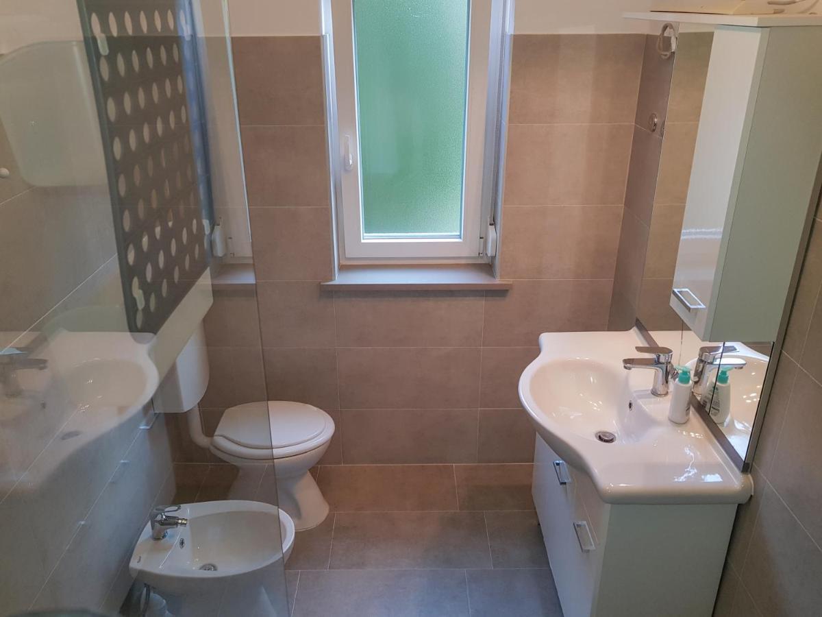 Apartments Lori Пореч Екстериор снимка